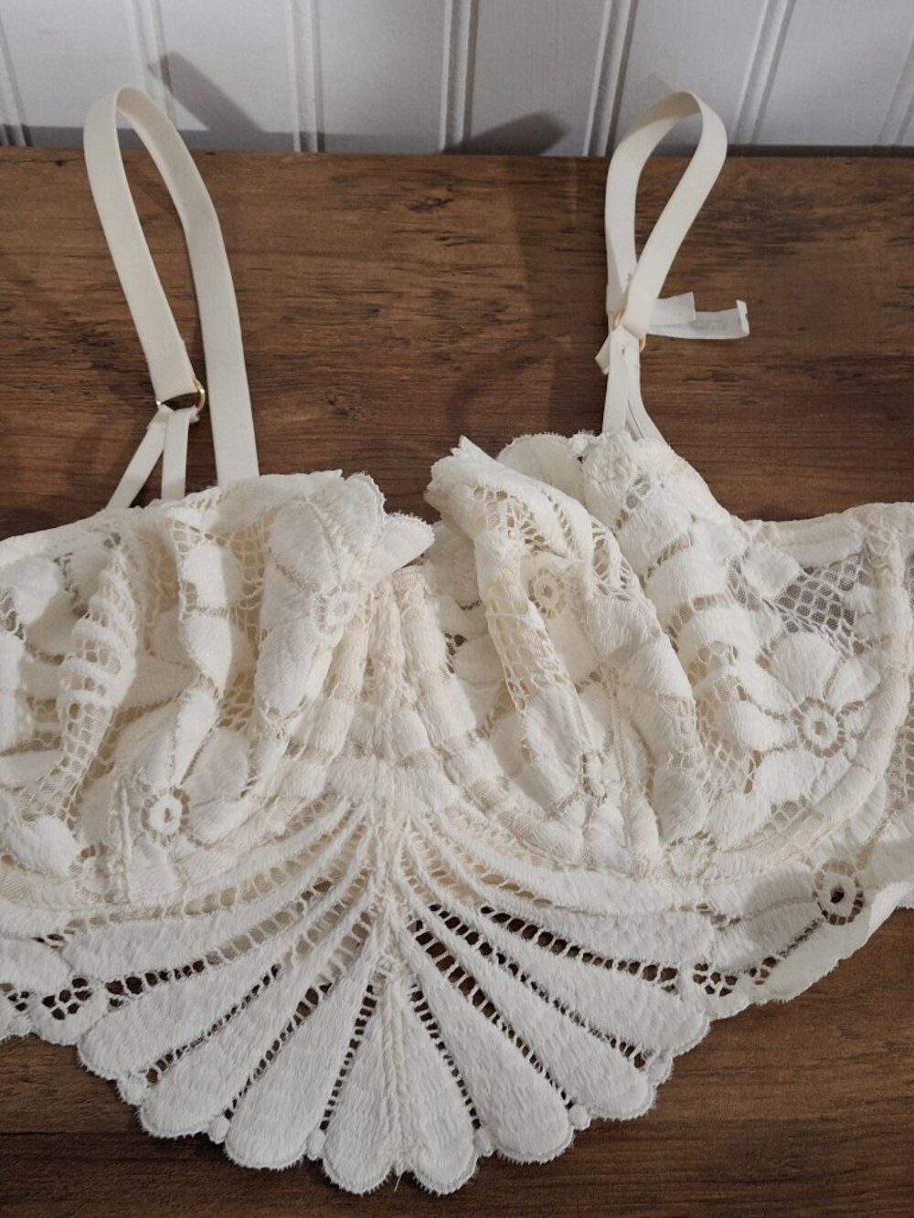 Aerie 36D Balconette Bra Underwire White Floral Lace